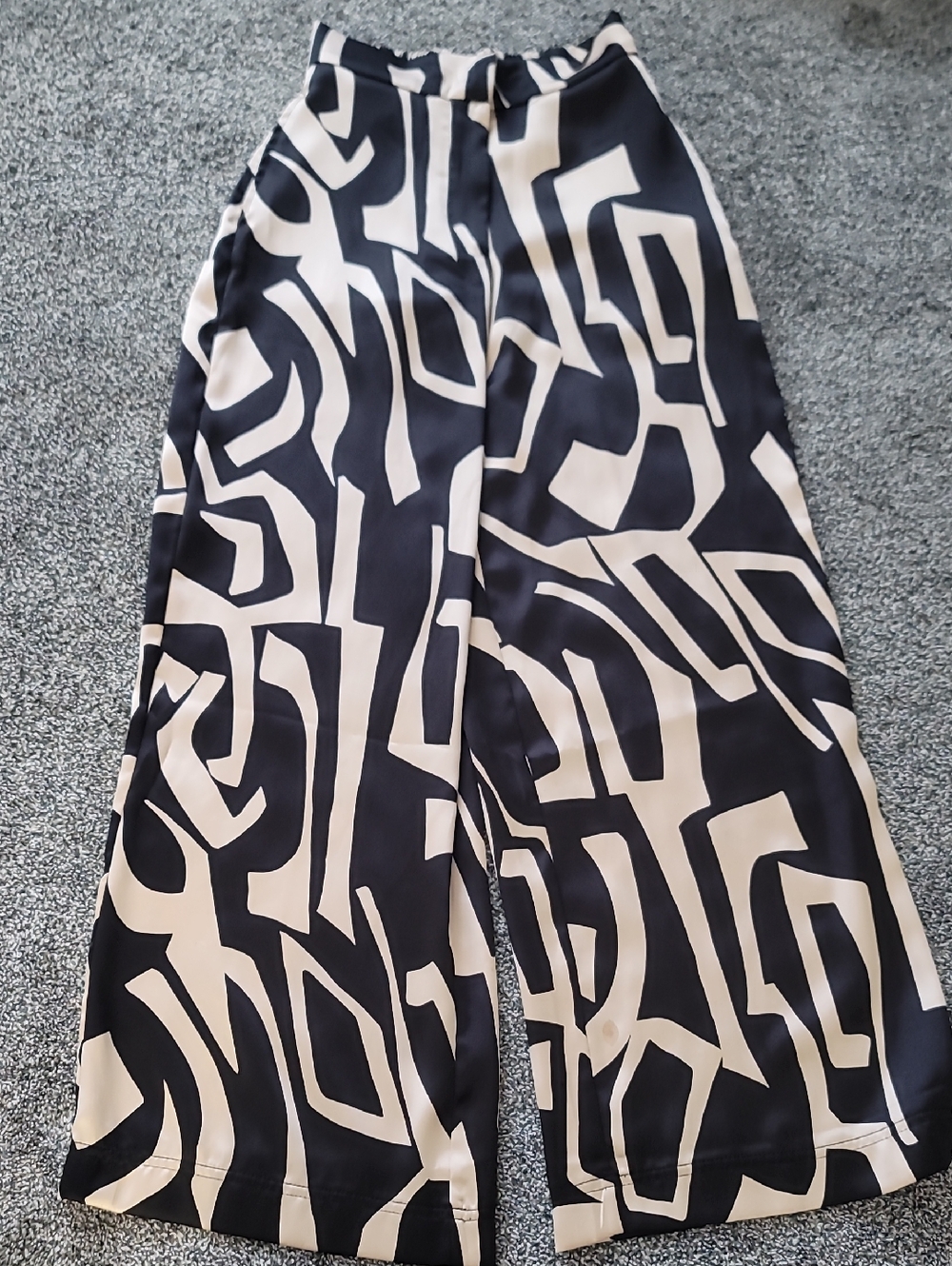 House of Harlow 1960 Black & White Wide-Leg Graphic Palazzo Pants